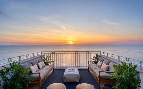 Casa Oscar: Acqua, Corpo D'Acqua, Orizzonte, Mobilia, Mare, Tavolo, Oceano, Sedia, Costiera E Morfologie Oceanic, Mobili Da Esterno