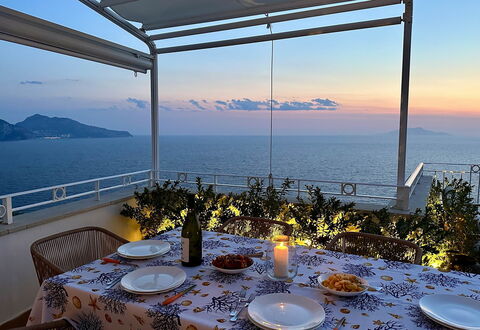 Casa Oscar: Corpo D'Acqua, Mobilia, Tavolo, Mare, Costiera E Morfologie Oceanic, Costa, Sedia, Oceano, Ricorrere, Shade