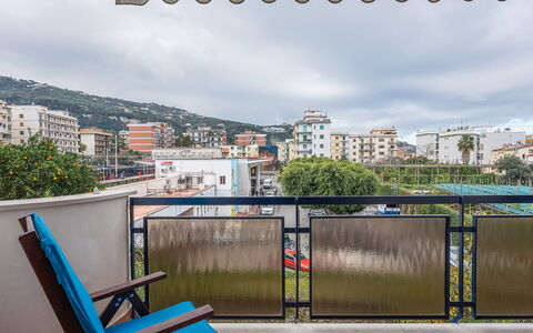 Casa Lucio: Appartamento, Balcone, Condominio, Shade, Hotel, Recinzione, Corrimano, Pianta Della Casa