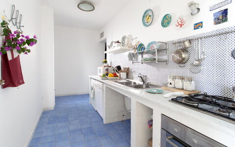 Sea Scent: Cucina, Interior Design, Pavimentazione, Controsoffitto, Pavimento, Elettrodomestico Da Cucina, Apparecchio Major, Mobilia, Camera, Cucina Stufa