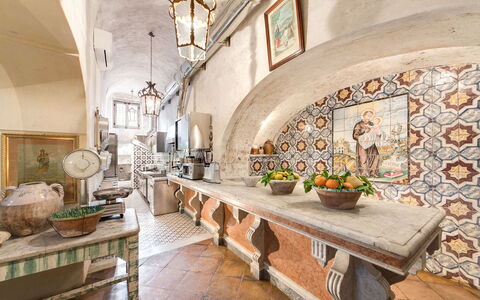 Villa San Giacomo: Interior Design, Porcellana, Sedia, Piastrella, Serveware, Cucina & Sala Da Pranzo Tavolo, Pianta Della Casa, Dishware, Sala Da Pranzo, Cucina