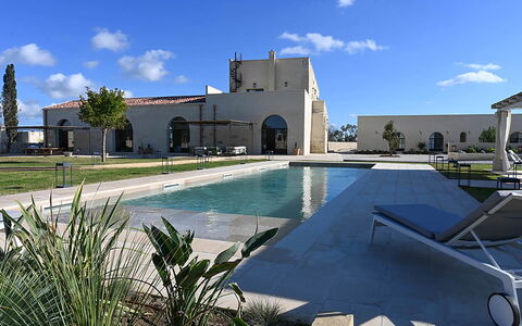 Masseria Loyola: Estate, Landscaping, Hacienda, Giardino, Calcestruzzo, Villa, Cortile, Shade, Cortile, Dimora