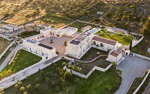 Masseria Loyola: Architettura, Paesaggio, Estate, Casa, Dimora, Hacienda, Landscaping, Driveway, Fotografia Aerea, Cortile
