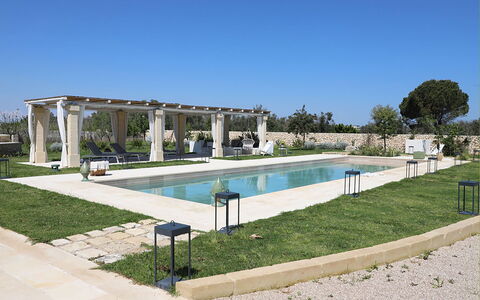 Masseria Loyola: Giardino, Landscaping, Piscina, Shade, Estate, Cortile, Struttura Esterna, Design, Mobili Da Esterno, Backyard