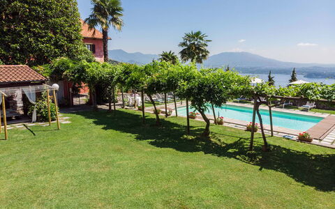 Mariuccia 3: Ricorrere, Resort Citta ', Hacienda, Eco Hotel, Mobili Da Esterno, Piscina, Villa, Balcone