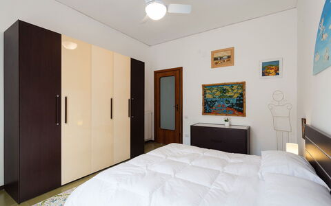 Apartment Snicher: Mobilia, Interior Design, Letto, Pavimentazione, Camera Da Letto, Pavimento, Legna, Camera, Soffitto, Tessile
