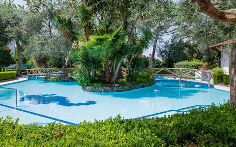 Apartment Snicher: Piscina, Ricorrere, Giardino, Eco Hotel, Hacienda, Shade, Landscaping, Hotel, Mobili Da Esterno, Reflecting Pool