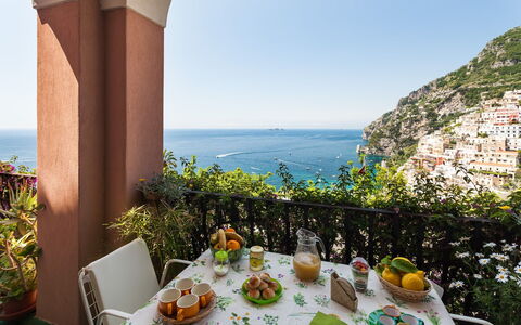 Casa Annalu: Mobilia, Casa, Ricorrere, Vaso Di Fiori, Pianta Della Casa, Sedia, Balcone, Eco Hotel, Villa, Cucina & Sala Da Pranzo Tavolo