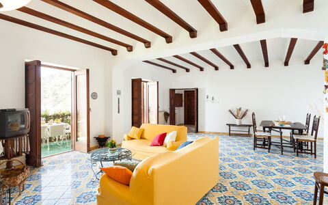 Casa Annalu: Pavimentazione, Mobilia, Pavimento, Interior Design, Porta, Casa, Camera, Soffitto, Sedia, Soggiorno