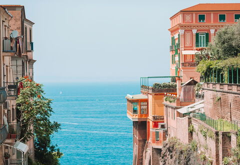 Casa Azul: Blu, Giorno, Costruzione, Città, Zona Residenziale, Appartamento, Quartiere, Architettura, Cittadina, Orizzonte