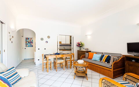 Casa Dorothea 1: Pavimentazione, Pavimento, Interior Design, Mobilia, Soffitto, Camera, Appartamento, Sedia, Divano, Soggiorno