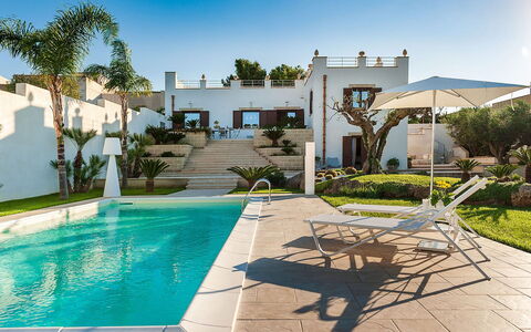 Villa la Pigna: Piscina, Ricorrere, Estate, Giardino, Landscaping, Vaso Di Fiori, Eco Hotel, Hacienda, Villa, Cortile