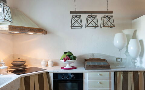 Villa la Pigna: Interior Design, Lampada, Illuminazione, Mobilia, Soffitto, Tavola, Cucina, Casa, Camera, Controsoffitto