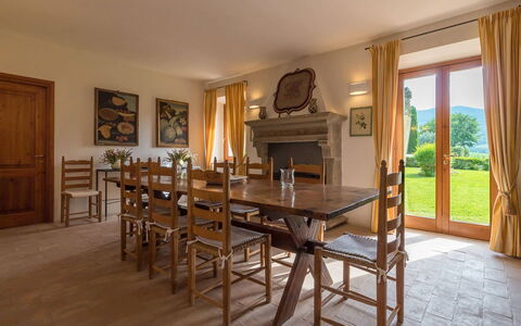 Villa Molinazzo 14: Mobilia, Pavimentazione, Tavolo, Legna, Interior Design, Pavimento, Cucina & Sala Da Pranzo Tavolo, Sedia, Camera, Sala Da Pranzo