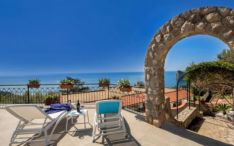 Villa Sea Breeze: Blu, Mare, Costa, Oceano, Ricorrere, Sedia, Balcone, Cucina & Sala Da Pranzo Tavolo, Spiaggia, Eco Hotel