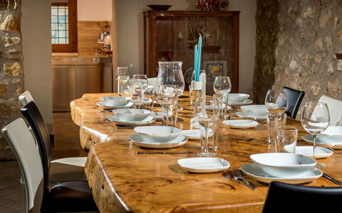 Villa Thalia: Mobilia, Legna, Tavolo, Tavola, Interior Design, Sala Da Pranzo, Cucina & Sala Da Pranzo Tavolo, Sedia, Stemware, Serveware