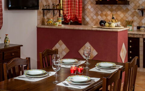 Villa Thyrrenia: Mobilia, Interior Design, Pavimentazione, Tavolo, Camera, Sedia, Illuminazione, Cucina & Sala Da Pranzo Tavolo, Pavimento, Sala Da Pranzo