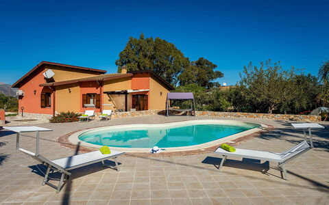 Villa Thyrrenia: Piscina, Mobili Da Esterno, Ricorrere, Materiale Composito, Sedia, Estate, Eco Hotel, Shade, Ombrello, Hacienda