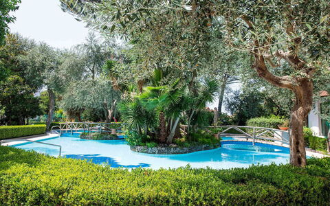Apartment Alan: Piscina, Ricorrere, Giardino, Landscaping, Shade, Giardino Botanico, Eco Hotel, Hacienda, Hotel