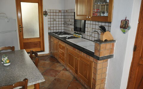 Casa 2 Ulivi: Cucina, Controsoffitto, Pavimentazione, Cabinetry, Elettrodomestico Da Cucina, Mobilia, Legna, Interior Design, Pavimento, Apparecchio Major