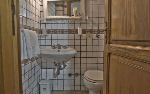 Casa 2 Ulivi: Parete, Lavandino Del Bagno, Idraulico Fixture, Interior Design, Bagno, Pavimentazione, Lavello, Pavimento, Rubinetto, Idraulico