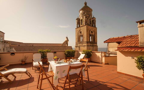 Casa Amalfitana: Balcone, Vaso Di Fiori, Pianta Della Casa