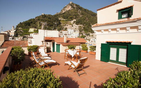 Casa Amalfitana: Balcone, Appartamento, Pianta Della Casa, Vaso Di Fiori, Hotel