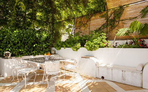 Casa Bellevue: Mobilia, Mobili Da Esterno, Sedia, Tavolo, Tavolo Esterno, Giardino, Shade, Vaso Di Fiori, Cortile