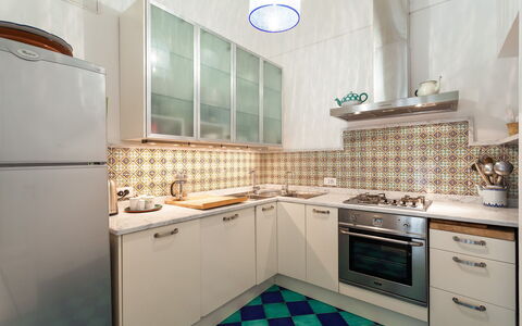 Casa Bellevue: Cucina, Elettrodomestico Da Cucina, Apparecchio Major, Controsoffitto, Interior Design, Pavimentazione, Pavimento, Cabinetry, Cucina Stufa, Elettrodomestico