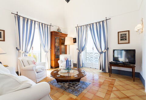 Casa Bellevue: Mobilia, Interior Design, Pavimentazione, Pavimento, Soggiorno, Sedia, Camera, Soffitto, Tavolo, Divano