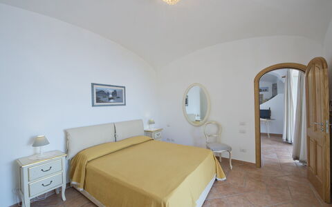 Casa Gemma: Camera Da Letto, Interior Design, Letto, Pavimento, Pavimentazione, Lenzuolo, Mobilia, Bedding, Soffitto, Camera