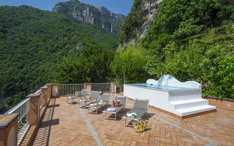 Casa Gioia: Geografia Montane, Montagna, Collina, Catena Montuosa, Piscina, Ricorrere, Hill Station, Valle, Eco Hotel, Cresta