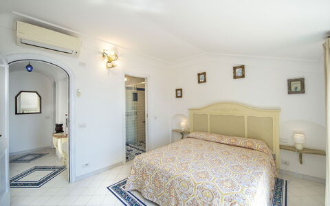 Casa Gioia: Interior Design, Mobilia, Pavimento, Pavimentazione, Soffitto, Camera Da Letto, Letto, Camera, Tavolo, Lenzuolo