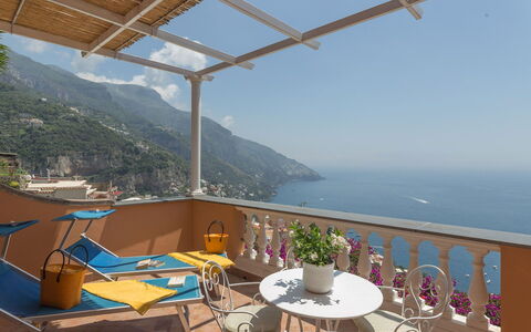 Casa Ivan: Mobilia, Ricorrere, Balcone, Sedia, Mare, Eco Hotel, Mobili Da Esterno, Catena Montuosa, Vaso Di Fiori, Costa