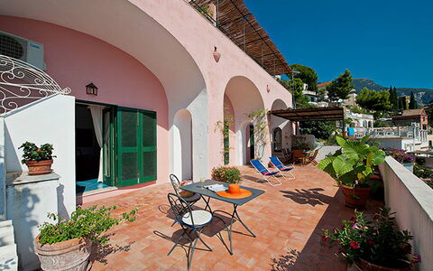 Positano View: Balcone, Appartamento, Vaso Di Fiori, Hacienda, Pianta Della Casa, Portico, Villa, Hotel, Le Scale