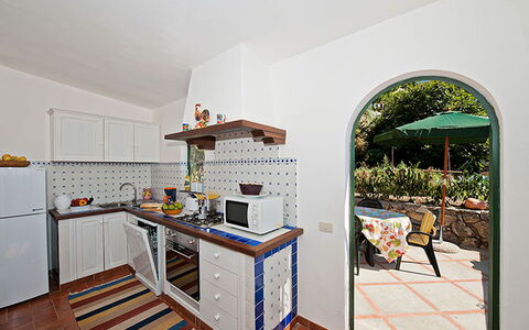 Positano View: Cucina, Elettrodomestico Da Cucina, Controsoffitto, Apparecchio Major, Interior Design, Pavimentazione, Mobilia, Cabinetry, Pavimento, Cucina Stufa