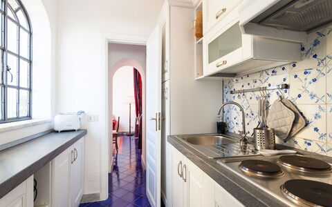 Casa Praiano: Pavimentazione, Interior Design, Cucina, Controsoffitto, Pavimento, Apparecchio Major, Elettrodomestico Da Cucina, Mobilia, Cabinetry, Soffitto