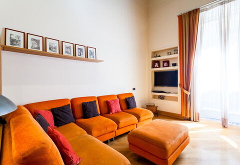 Casa Rossella: Mobilia, Interior Design, Divano, Pavimentazione, Legna, Soggiorno, Pavimento, Camera, Illuminazione, Casa