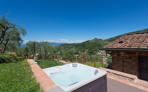 Il Podere: Piscina, Collina, Catena Montuosa, Hill Station, Ricorrere, Eco Hotel, Valle, Vasca Da Bagno, Vasca Idromassaggio