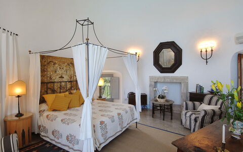 Romantic Tower: Mobilia, Interior Design, Parete, Soffitto, Pavimentazione, Pavimento, Camera, Letto, Camera Da Letto, Illuminazione
