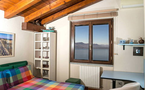 Verbano: Interior Design, Camera Da Letto, Letto, Mobilia, Legna, Pavimentazione, Pavimento, Soffitto, Camera, Lenzuolo