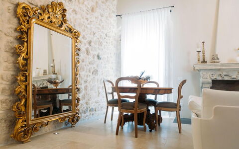 Villa Acreide: Interior Design, Mobilia, Illuminazione, Specchio, Camera, Sedia, Modanatura, Cornice, Lampada, Soggiorno