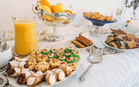 Villa Acreide: Cibo, Tavola, Ingrediente, Serveware, Dolce, Frutta, Cibo Da Mangiare Con Le Mani, Tavolo, Mobilia, Dishware