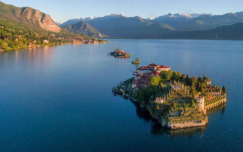 Villa Alina: Acqua, Corpo D'Acqua, Costiera E Morfologie Oceanic, Waterway, Lago, Costa, Attrazione Turistica, Mare, Catena Montuosa