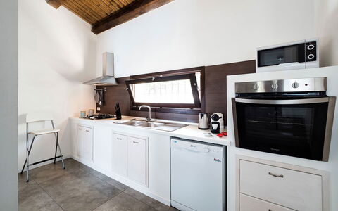 Villa Almond: Cucina, Elettrodomestico Da Cucina, Apparecchio Major, Controsoffitto, Mobilia, Cabinetry, Interior Design, Elettrodomestico, Cucina Stufa, Lavandino Della Cucina