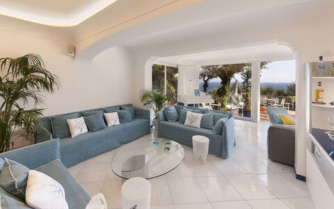 Villa Avion: Mobilia, Interior Design, Divano, Pavimentazione, Pavimento, Soggiorno, Tavolo, Soffitto, Appartamento, Camera