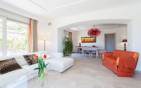 Villa Castore: Mobilia, Interior Design, Divano, Pavimentazione, Pavimento, Soggiorno, Soffitto, Tavolo, Appartamento, Casa