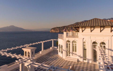 Villa Correale: Architettura, Dimora, Balcone, Colonna, Estate, Villa, Palazzo, Hacienda