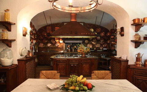 Villa Correale: Interior Design, Illuminazione, Mobilia, Lampada, Soffitto, Camera, Sedia, Cucina, Color Legno, Cabinetry