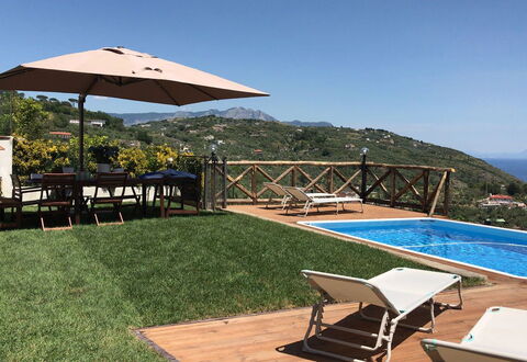 Villa del Saraceno: Piscina, Mobili Da Esterno, Ricorrere, Mobilia, Eco Hotel, Ombrello, Catena Montuosa, Tempo Libero, Shade, Lettino